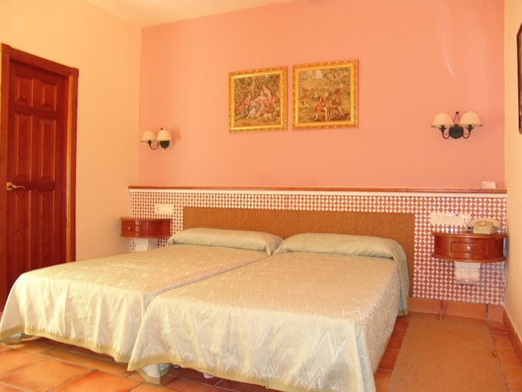 Balneario De Alicun De Las Torres Villanueva de las Torres Room photo